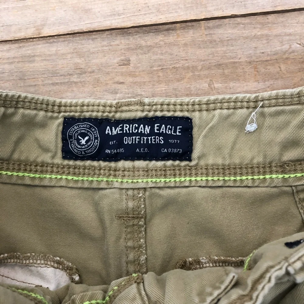 AEO Khaki tan classic cargo shorts, 26